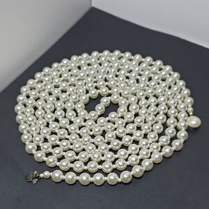 Vintage White Faux Pearl Necklace Hong Kong